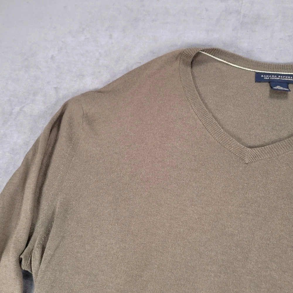 Banana Republic Silk Cashmere Blend Lightweight V-Neck Sweater Olive Green XL‎